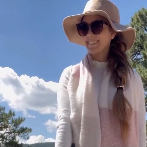 Scarf - Picture 5 of 13